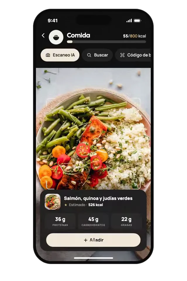 La pantalla de nutrición tras escanear una foto: salmón, quinoa y judías verdes, 526 kcal, listo para añadir.