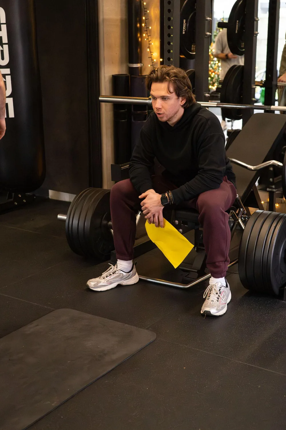 Timon Dhaeze in the gym with his notes